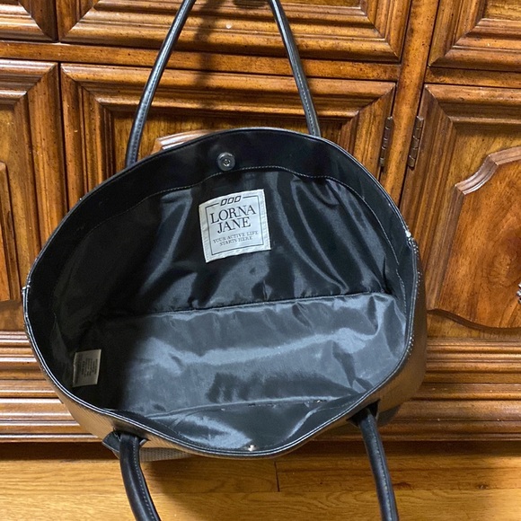 Lorna Jane Escape Bag - Picture 2 of 9